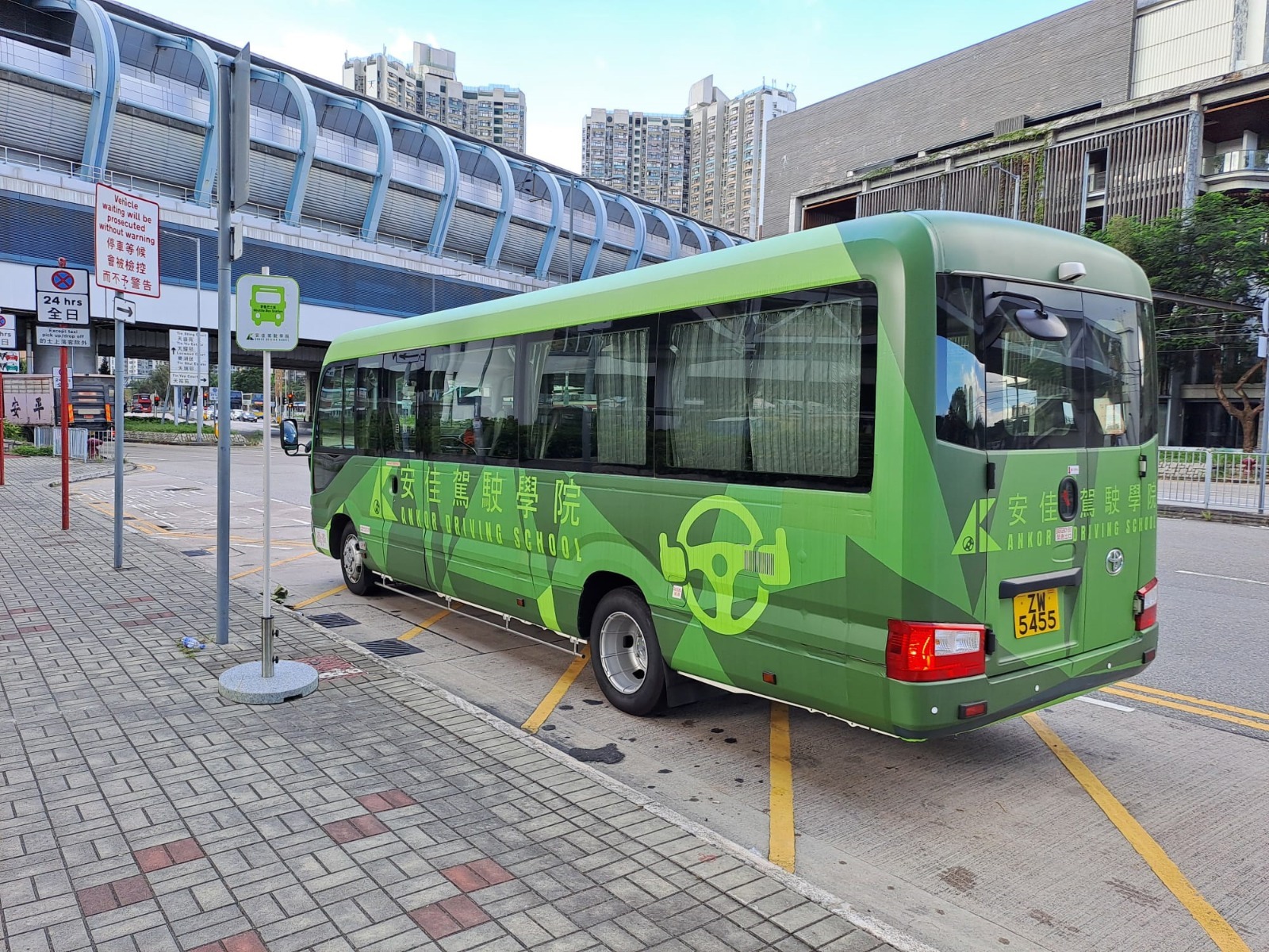 天水圍西鐵站 A 出口近屏廈路穿梭巴士圖片